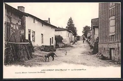 AK Louvemont /Hte-Marne, La Grande-Rue avec vue de village et animaux dans la rue