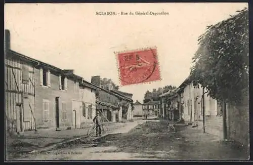 AK Éclaron, Rue du Général-Deportion avec bicyclette et maisons alignées