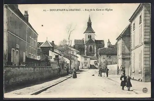 AK Doulévent-le-Château, Rue de la Gare et l`église