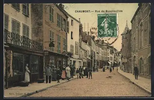 AK Chaumont, Rue de Buxereuilles avec passants et commerces animés