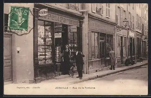 AK Joinville, Rue de la Fontaine et boutique Petit Parisien animée