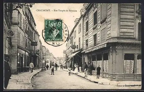 AK Chaumont, Rue Toupot de Béveaux animée avec passants et commerces
