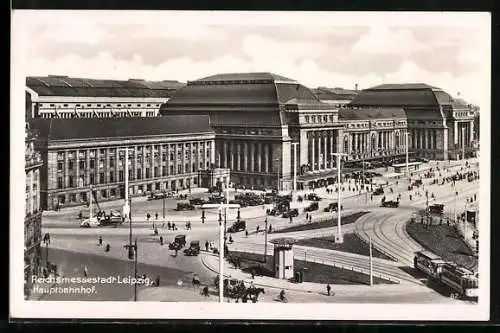 AK Leipzig, Hauptbahnhof mit geschäftigem Treiben