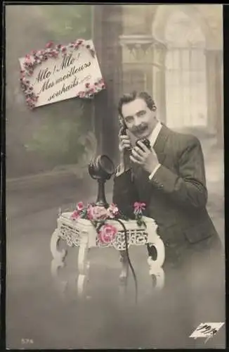 AK Eleganter Herr am Telefon mit Rosen