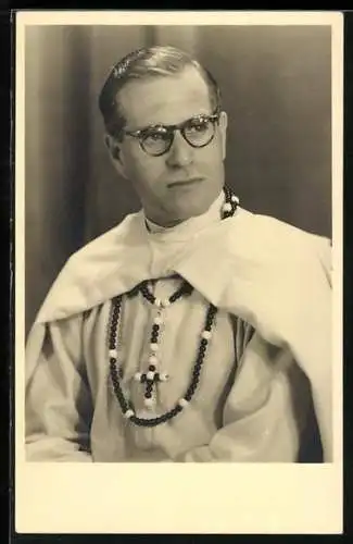 AK Gesitlicher mit Brille und Kreuzkette, Religion