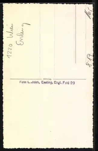 Foto-AK Schornsteinfeger in Uniform mit verrusstem Gesicht