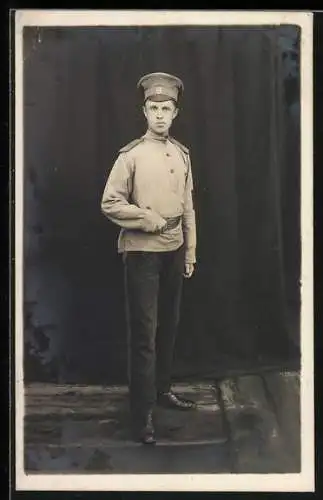 Foto-AK Russischer Kriegsgefangener in Uniform