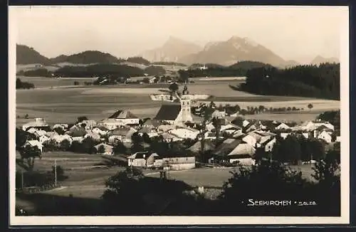 AK Seekirchen /Salzb., Gesamtansicht mit Bergpanorama aus der Vogelschau