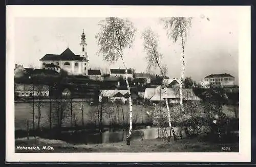 AK Hoheneich /N.-Ö., Ortspanorama von einem Gewässer aus