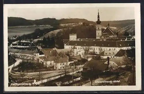 AK Heiligenkreuz /N.-Ö., Ortsansicht mit Cistercienser-Abtei