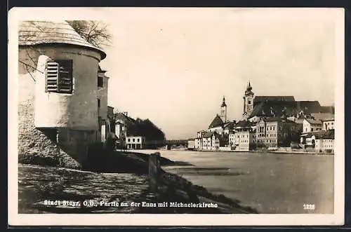 AK Steyr /O. Ö., Partie an der Enns mit Michaelerkirche