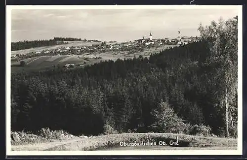 AK Oberneukirchen /Ob. Öst., Teilansicht mit Waldpartie