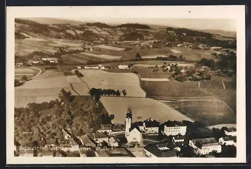 AK Prambachkirchen /O. D., Teilansicht mit Kirche, Fliegeraufnahme