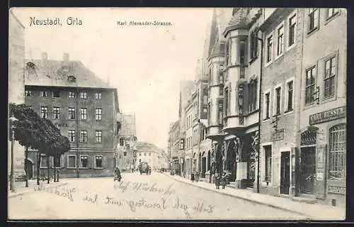 AK Neustadt /Orla, Karl Alexander Strasse mit Geschäften