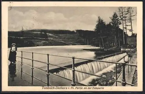 AK Tambach-Dietharz i. Th., Partie an der Talsperre mit Passantin