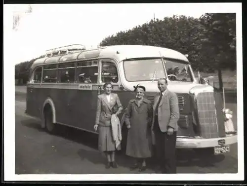 Fotografie Bus Mercedes Benz, Omnibus - Reisebus Leslie Ling's Private Tours bei Koblenz