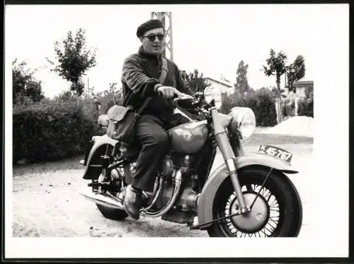 Fotografie Motorrad Sunbeam, lässiger Fahrer mit Sonnenbrille, Krad-Kennzeichen K45-767