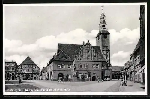 AK Gardelegen, Rathausseite und Deutsches Haus, Ortspartie