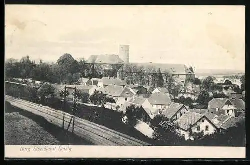 AK Belzig, Teilansicht mit Burg Eisenhardt von den Bahnschienen aus