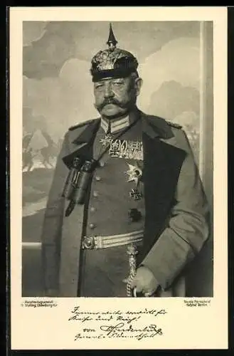 AK Generalfeldmarschall Paul von Hindenburg mit Pickelhaube und Feldstecher