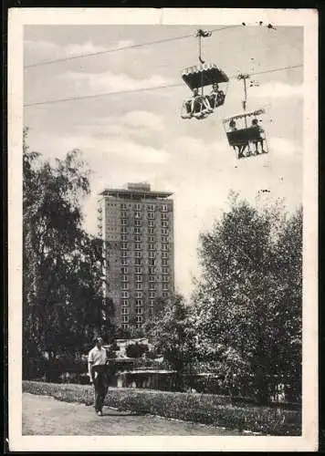 AK Berlin-Tiergarten, Gondeln des Sessellifts, Blick zum Hansaviertel