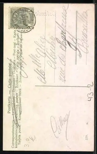 AK Ostende, Frau in rot-gestreiftem Badeanzug am Meer