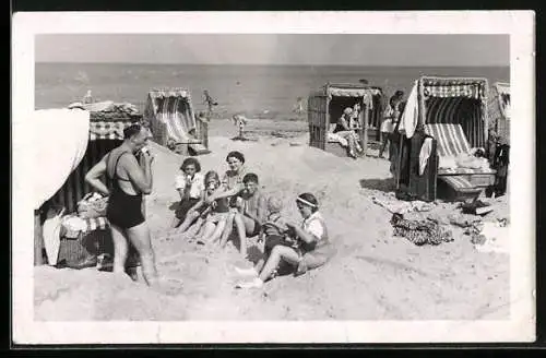 Foto-AK Männer, Frauen und Kinder im Badeanzug