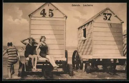 AK Ostende, Les bains, Sommerfrischler in Badeanzügen, Badewagen am Strand