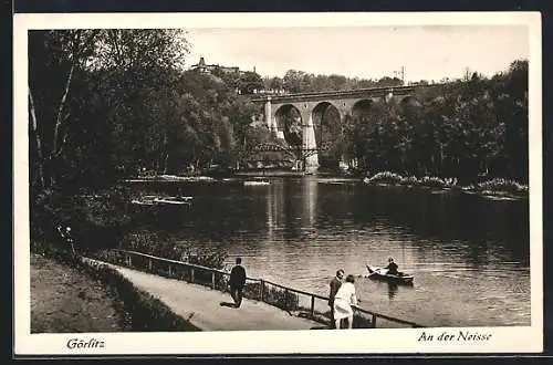 AK Görlitz, An der Neisse, Flussufer, Viadukt
