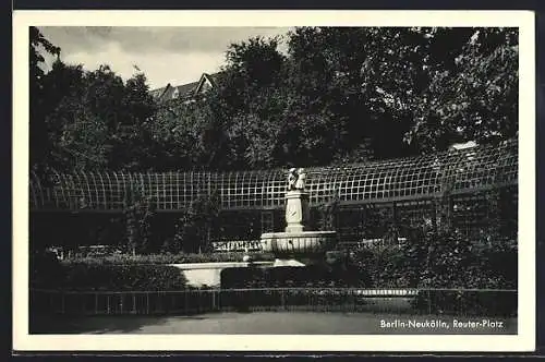 AK Berlin-Neukölln, Reuter-Platz, Brunnenanlage