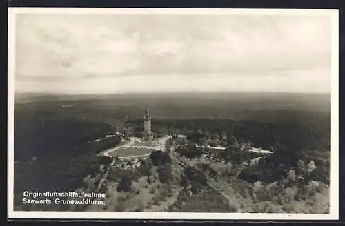 AK Berlin-Grunewald, Saewerts Grunewaldturm, Zeppelin - Luftschiffaufnahme