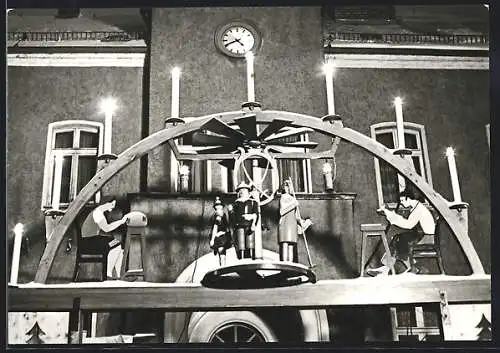 AK Hohndorf / Stollberg, Schwibbogen vor Gebäude mit Uhr