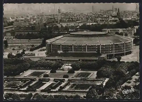 AK Dortmund, Westfalenhalle mit Stadtpanorama u. Rosenterrasse vom Flugzeug aus