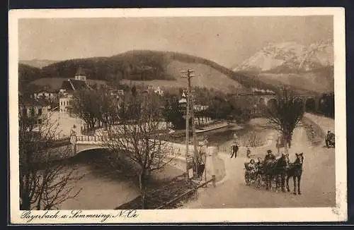 AK Payerbach a. Semmering, Brücke mit Pferdekutsche im Ort