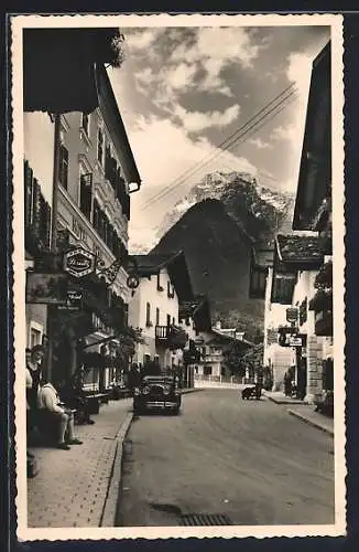 AK Lofer, Strassenpartie mit Bergen