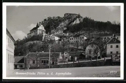 AK Pitten a. d. Aspangbahn, Geschäft v. Karl Scheriau, Ortsansicht