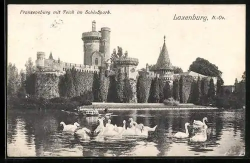 AK Laxenburg, Franzensburg mit Teich im Schlosspark