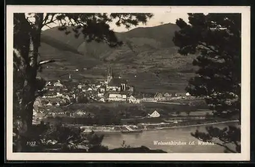 AK Weissenkirchen i. d. Wachau, Ortsansicht mit Fluss und Bergen