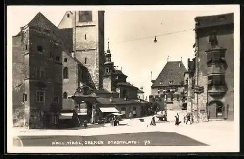 AK Hall /Tirol, Oberer Stadtplatz mit Brunnen