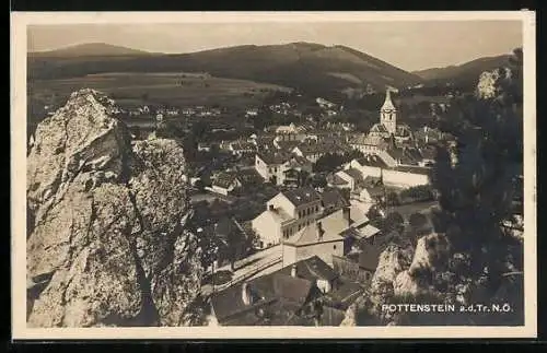 AK Pottenstein a. d. Tr., Strassenpartie mit Kirche