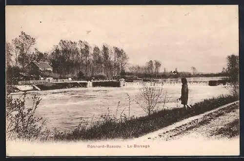 AK Bonnard-Bassou, Le Barrage et vue d`un promeneur au bord de l`eau