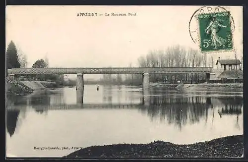 AK Appoigny, Le Nouveau Pont sur la rivière avec des arbres en arrière-plan