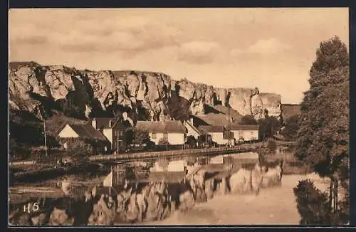 AK Merry-sur-Yonne, Les Rochers du Saussois et le village au bord de l`eau