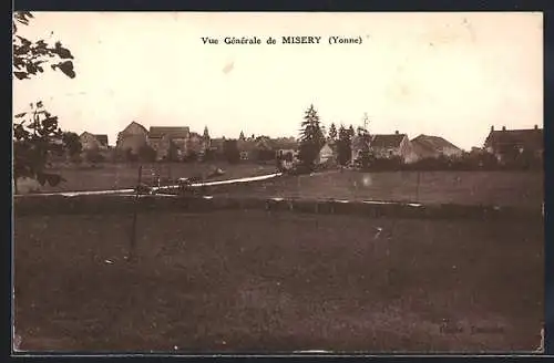 AK Misery /Yonne, Vue générale du village et des champs adjacents