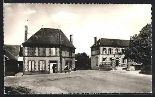 AK Percey /Yonne, Route de Butteaux avec maisons traditionnelles