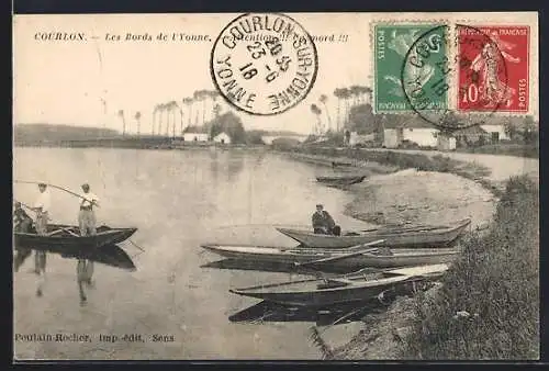 AK Courlon, Les Bords de l`Yonne, bateaux et rameurs sur la rive