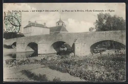 AK Le Vault-de-Lugny, Le Pont sur la Rivière, l`École Communale et l`Église
