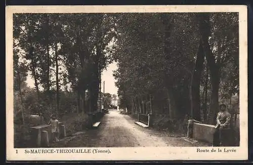 AK St-Maurice-Thizouaille /Yonne, Route de la Levée bordée d`arbres