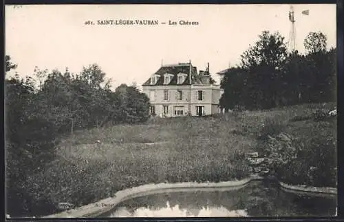AK Saint-Léger-Vauban, Les Chesos, Maison entourée de jardins verdoyants et d`un étang
