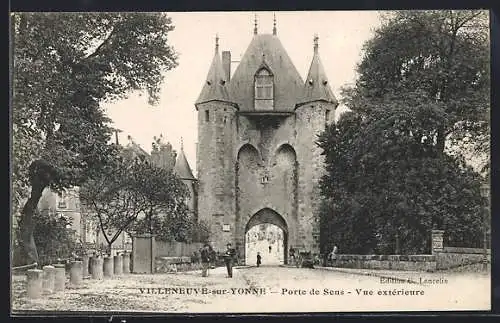 AK Villeneuve-sur-Yonne, Porte de Sens, Vue extérieure